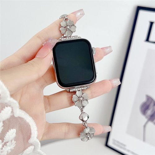 Watchband for Apple Watch Series 10 42mm / 9 8 7 41mm / SE (2023) SE (2022) SE 6 5 4 40mm / 3 2 1 38mm Heart-Shaped Flower Chain Strap - Silver